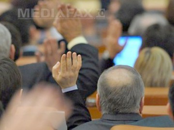 Dezbaterea ordonanţei privind migraţia primarilor, amânată